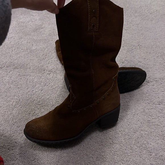 Brown suede western style boot small block heel - Picture 3 of 4